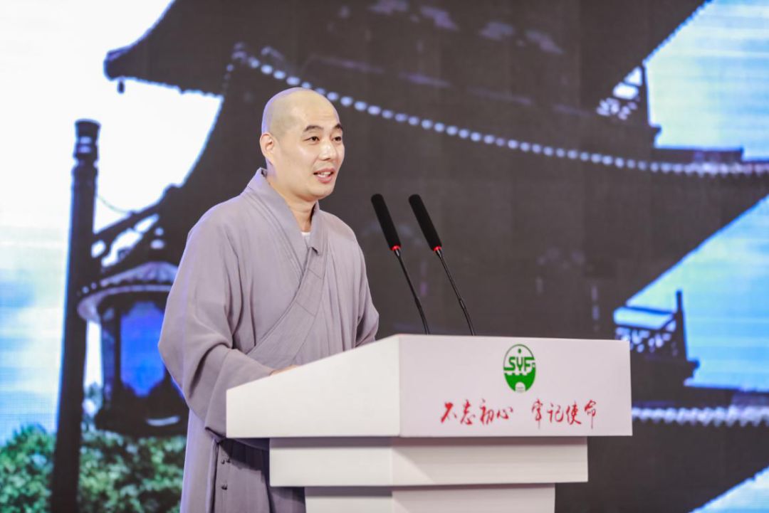 寒山寺始建于南朝梁代天监年间,初名"妙利普明塔院",后易名为寒山寺.