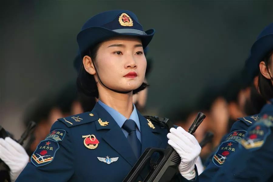 新申与国同庆阅兵军服不动声色空军蓝