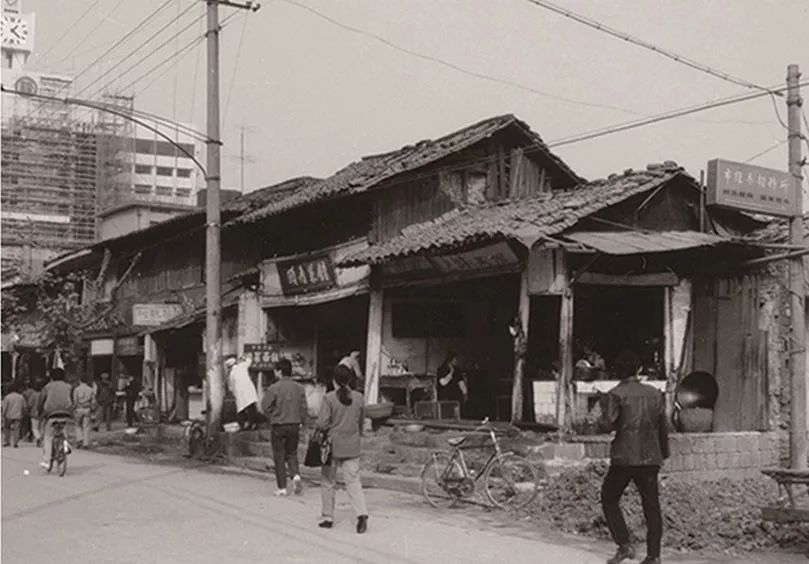 办公旧址1985年5月15日,国务院撤销金华地区,衢州升为地级市80年代,衢