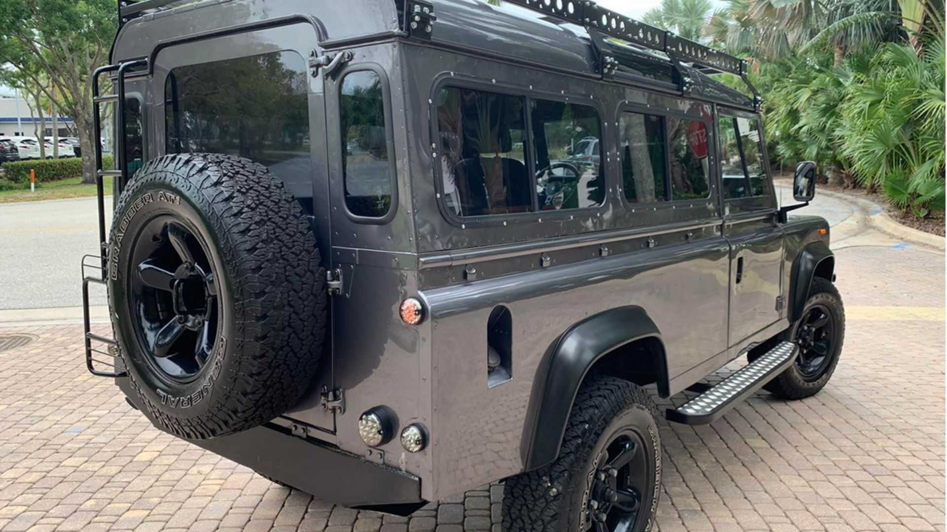 这辆1984款路虎卫士拥有永不过时的越野外观