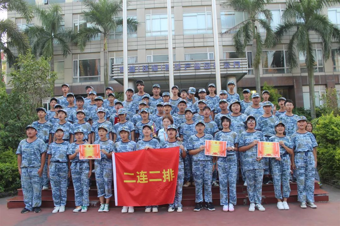 肩负使命立志成才珠海一职实验学校学子展飒爽英姿致敬中国军人