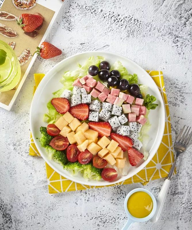 全场48折常平新开一家网红沙拉店红遍全镇