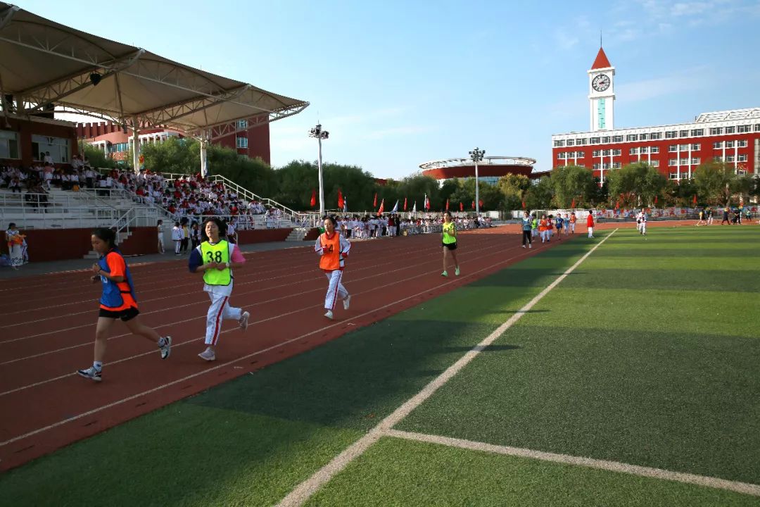 通遼五中2019年秋季田徑運動會暨首屆體育藝術節於9月27日在學校操場