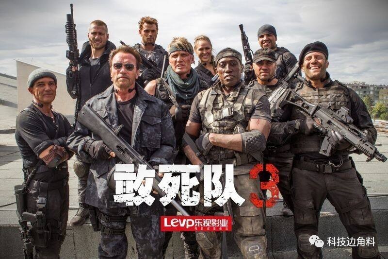 克里斯马斯领衔敢死队为正面迎战昔日战友,现是军火枭雄的斯通班克斯