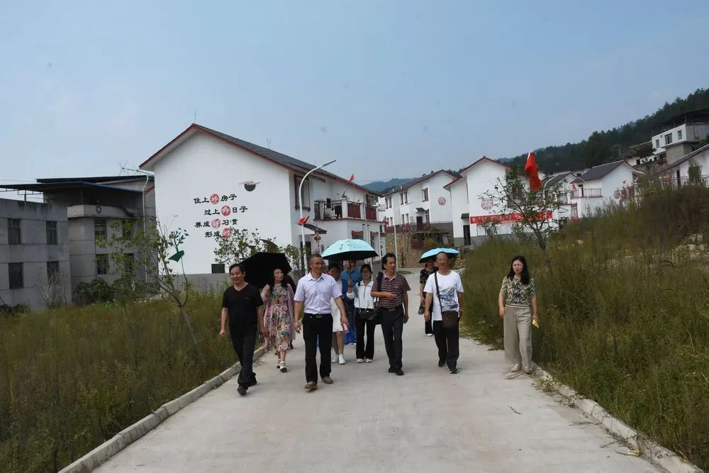 古蔺作协走进马嘶开展苗族文化采风活动