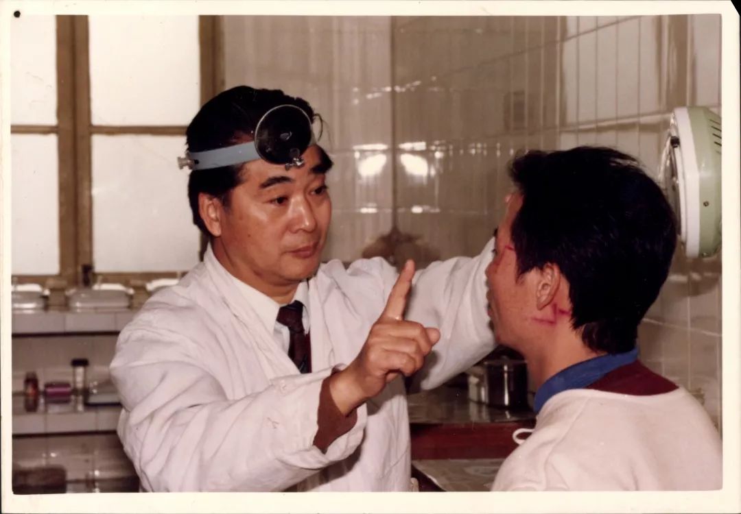 李孟达教授开展的独具特色的改良宫颈癌根治术式以其爽,洁,快著称