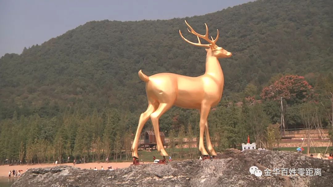 鹿女湖神鹿雕塑现凹洞 旅游考验文明
