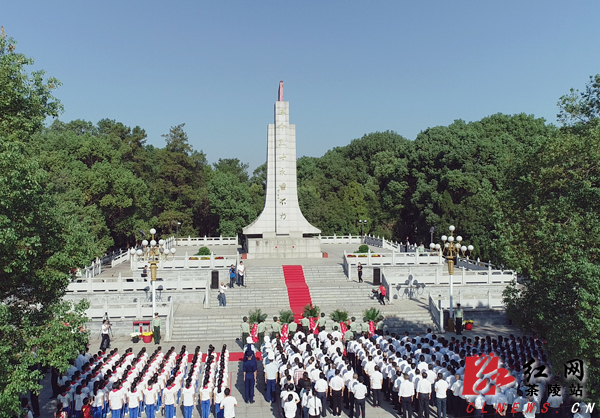 全国第六个烈士纪念日茶陵县社会各界在烈士陵园举行公祭活动缅怀先烈
