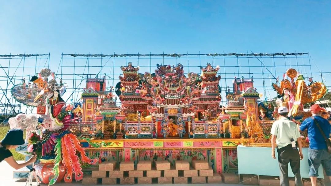 没落的传统纸扎成为法国人眼中的浪漫艺术