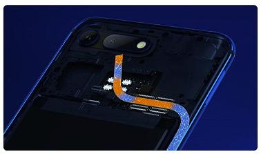 游戏信号方面,荣耀v20首创wlan三天线方案,即特意在手机侧边增加一根