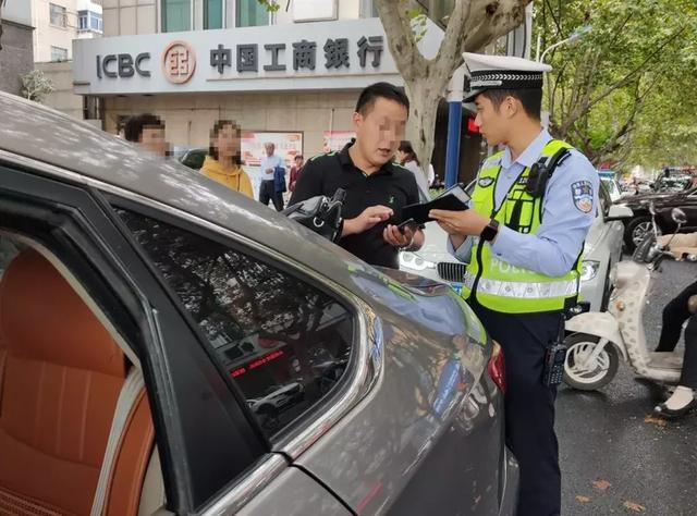 靖江交警白天查处酒驾