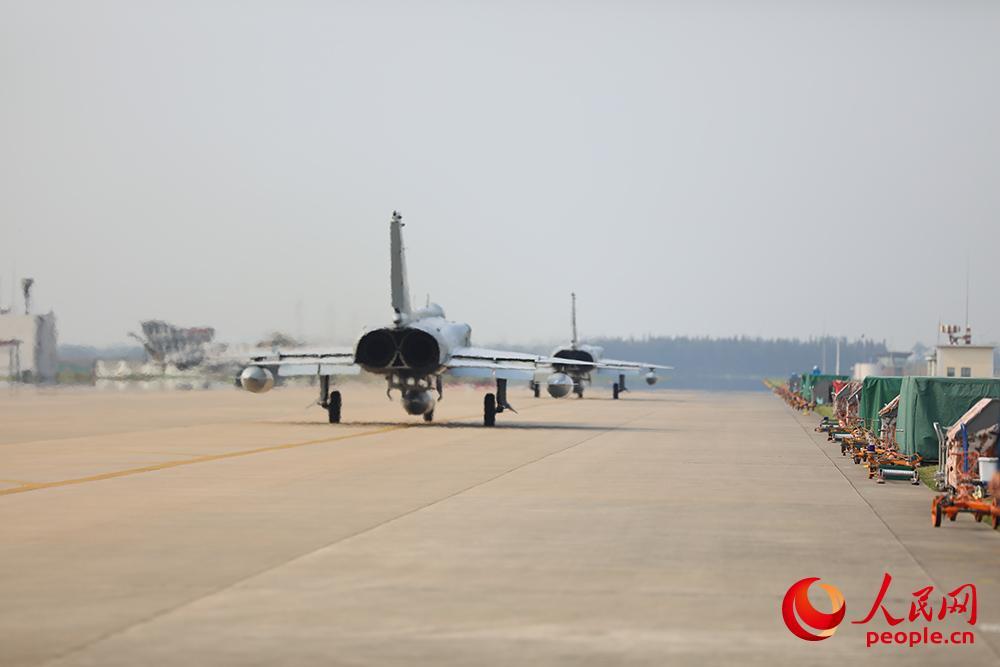 闻令而动护"战鹰"——东部战区空军航空兵某旅机动转场