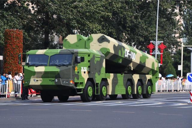 东风快递运货车从拖车到超重型三合一底盘数十年磨砺大国重卡