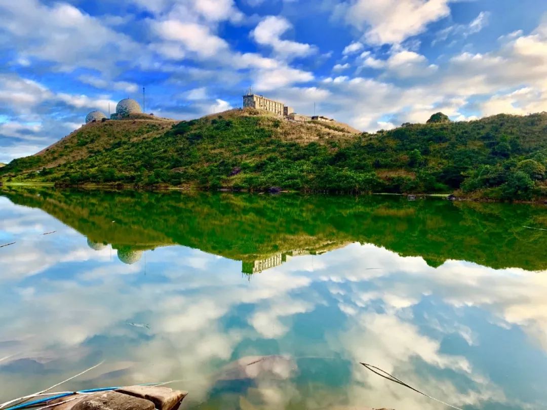 国庆假期爆满aaa级景区凤凰天池