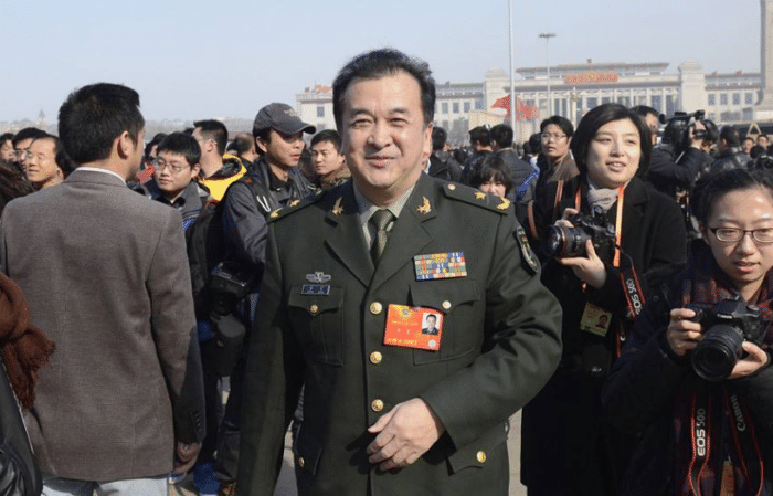 明星不仅会演戏,有些明星的军衔高的吓人,绝对的隐藏大boss_潘长江