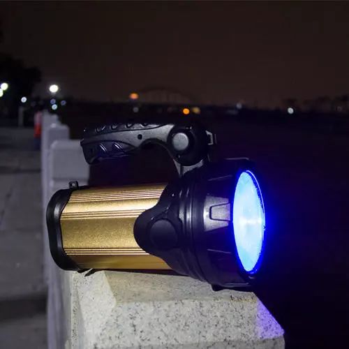 玩好夜钓,你需要备齐这五样儿_头灯