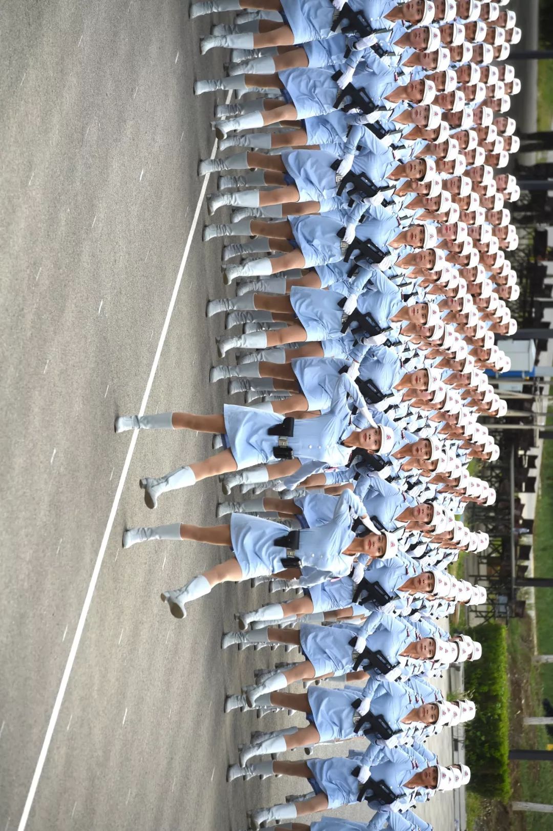 铿锵玫瑰 绚丽绽放 | 北服时尚传播学院参加国庆70周年阅兵民兵方队