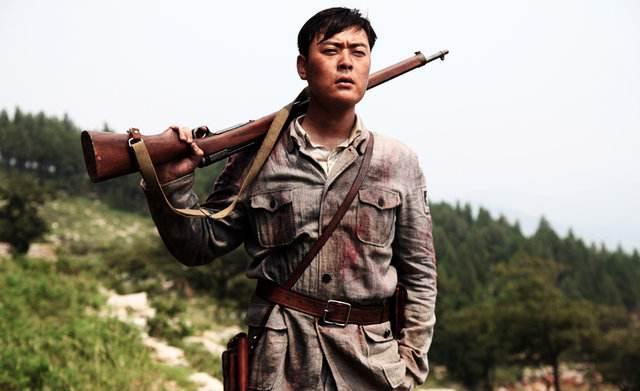 张桐因为拍摄电视剧《花开也有声》而出道,后来因为在电视剧《亮剑》