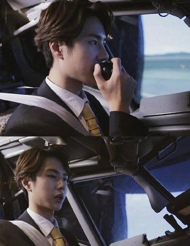 王一博机长制服造型太a了,气场十足,网友:我可以