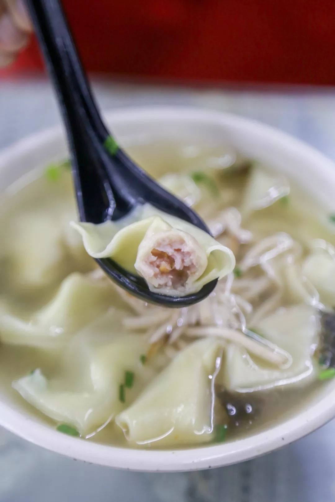 获奖无数的鸡汤馄饨店,25年了.