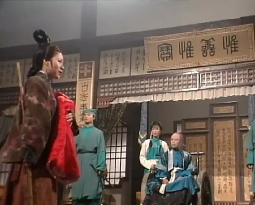 黄蓉裘千尺开头相似为何结局迥异