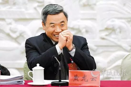 谢强华,男,1950年1月生,广东梅州市梅县区人,1966年1月参加工作,在