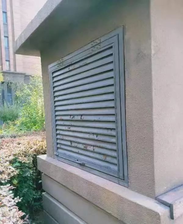 木质垃圾桶防腐后木质垃圾桶防腐前1塑窗执手维修后塑窗执手维修前