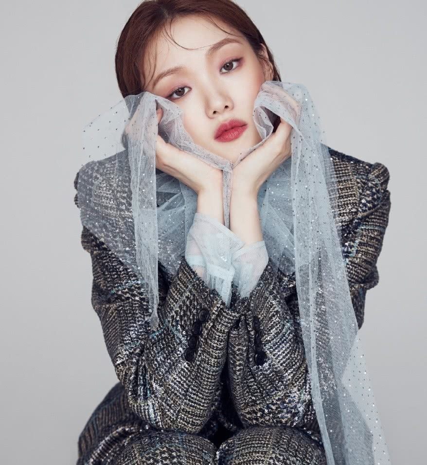 演《举重妖精金福珠》她红遍中韩两国,穿亮片裙跪地上,曲线满分_圣经