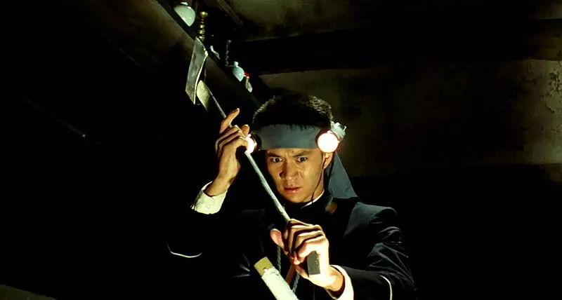 被全村女人拒绝后,病态青年夜屠村庄杀了30人._都井睦