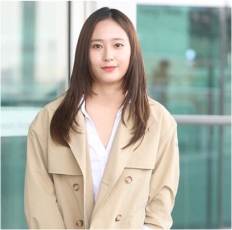 郑秀晶近照曝光身材纤瘦曾发福被吐槽像大妈童星出生从小美到大