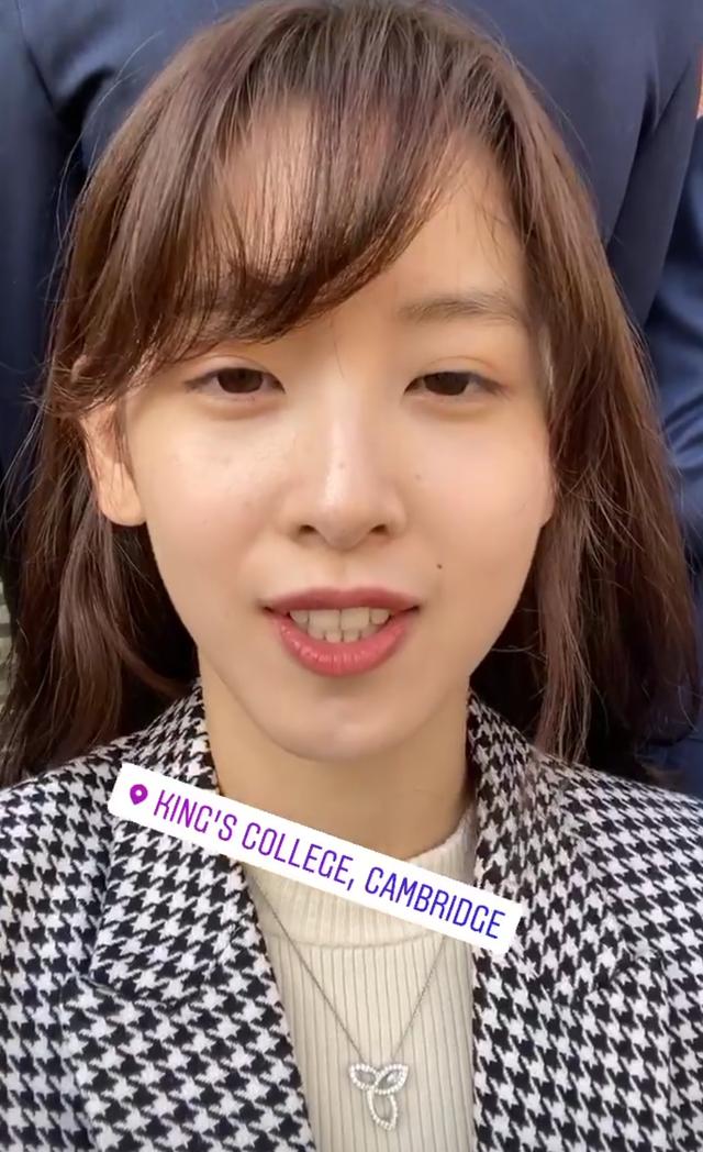 原创章泽天分享留学生活素颜现身开学晚宴死亡角度自拍颜值扛打