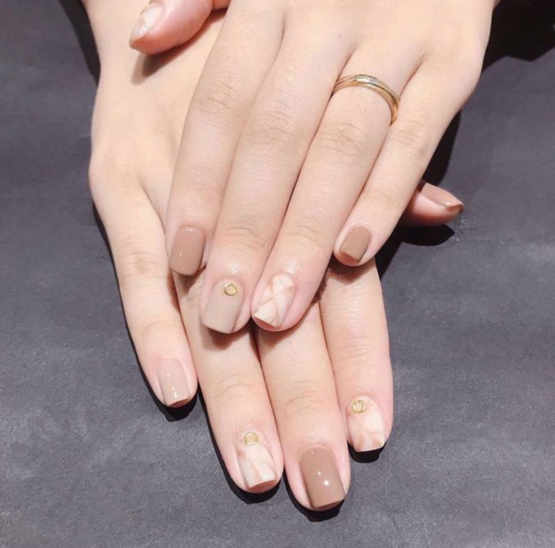 金秋最有质感的杏色美甲一看就有好感