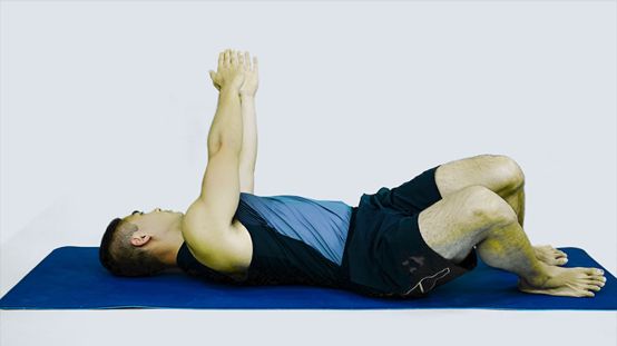锻炼帮助患者改善生活之强直性脊柱炎1卧位练习