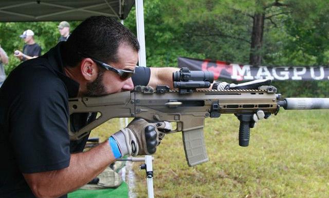 美国特种部队的新宠儿acr突击步枪,其实在游戏中也深受欢迎