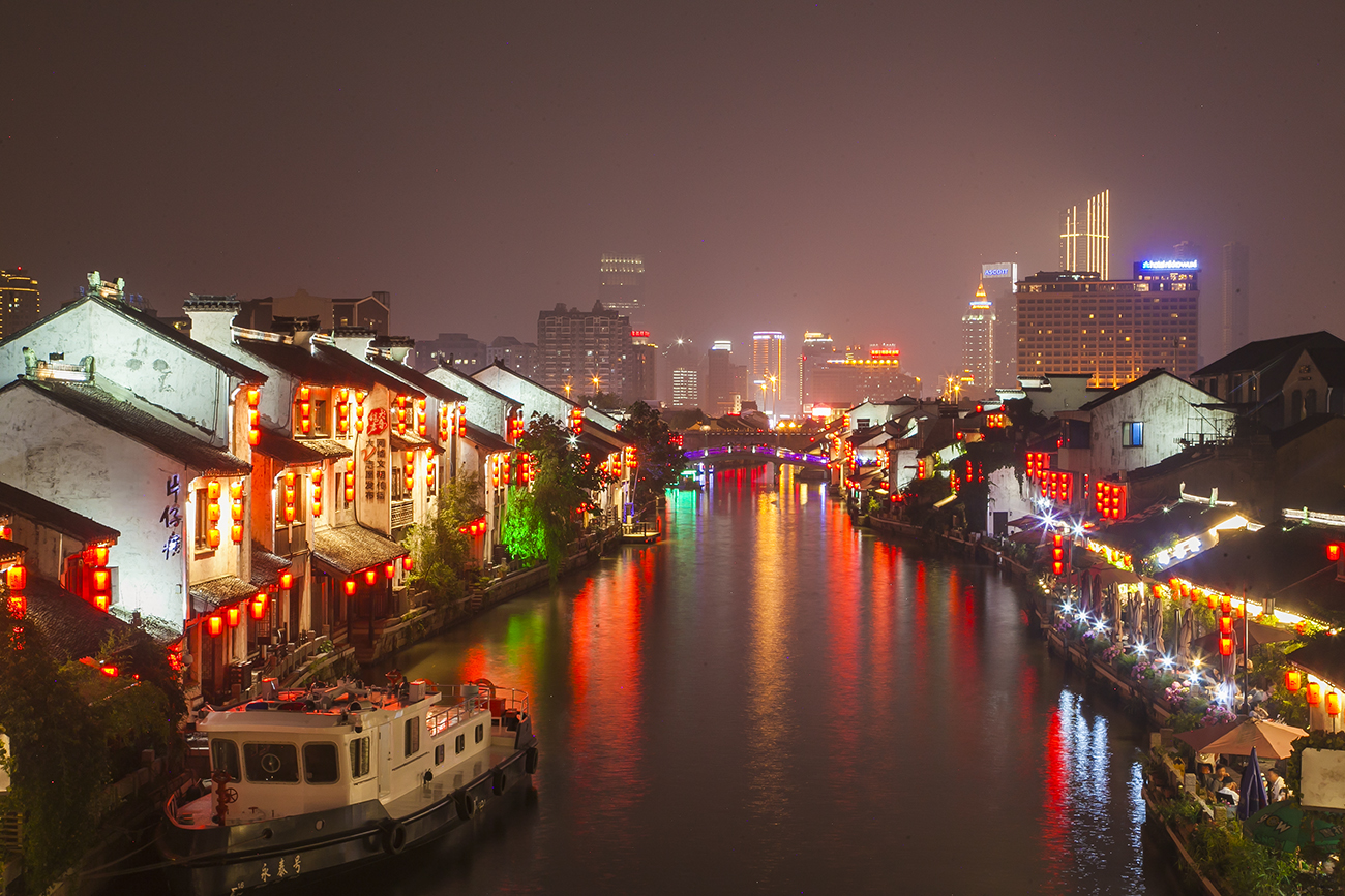 无锡是一座历史与未来交融的城市,虽然经济发展迅猛有"小上海"之称,却