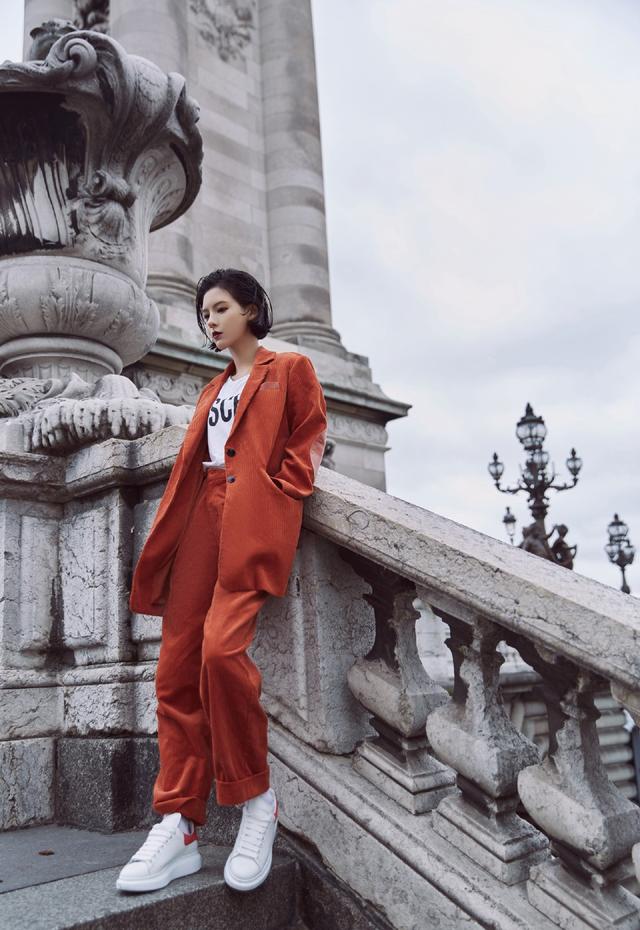 原创张予曦巴黎短发造型洒脱大气气质优雅