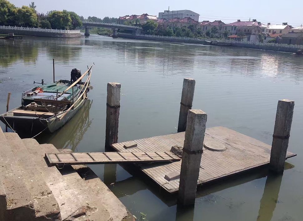 具体路线是在金湖城东北上石港,再顺淮河入江水道西行陈桥,然后从共和