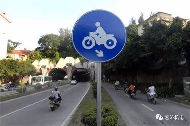 如何看待摩托车走机动车道?