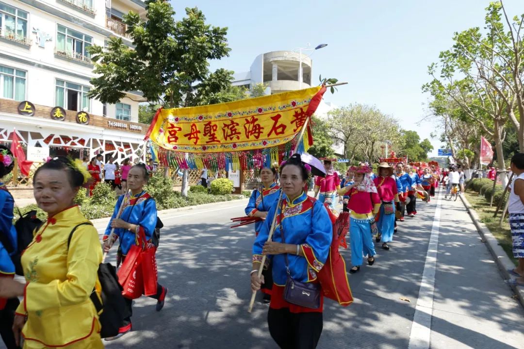 泉州拍胸舞,江蘇崑山的官將等,以及具有臺灣民俗特色的大甲鎮瀾宮的哨