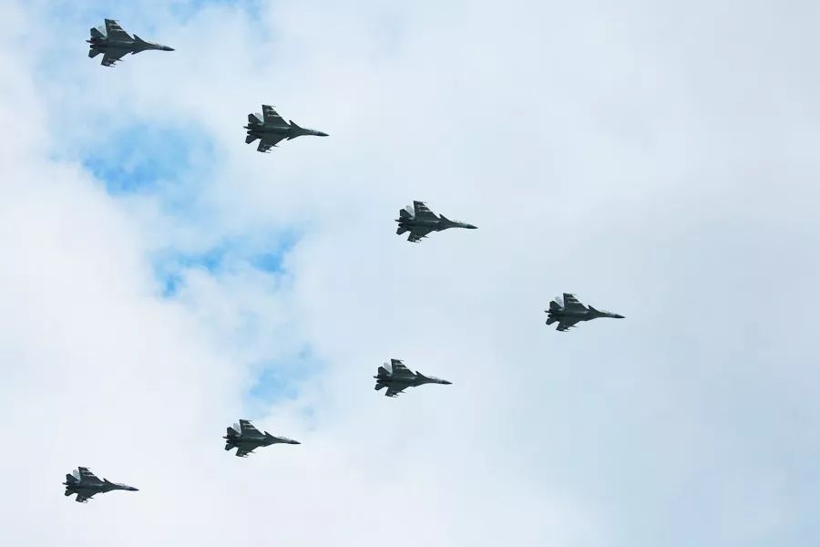 请祖国检阅舰载机梯队受阅背后的故事