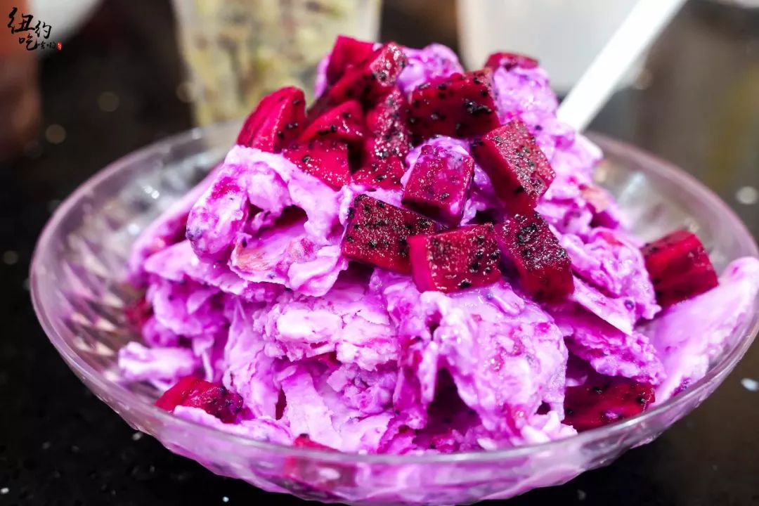 火龙果的果味,酸奶味,完美融合在一起,冰爽的口感有了1 1>2的效果.