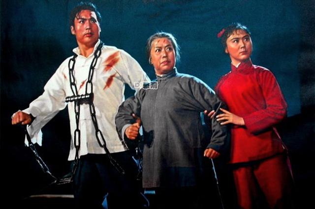 1971年,由成荫执导的现代京剧样板戏电影《红灯记》与观众见面了,更是