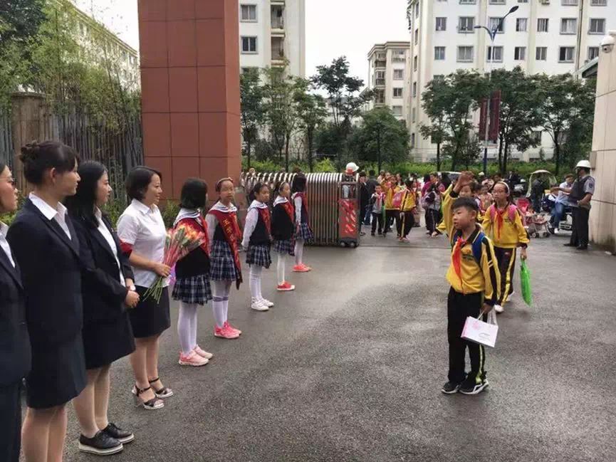 昆明红旗小学德润校区图片