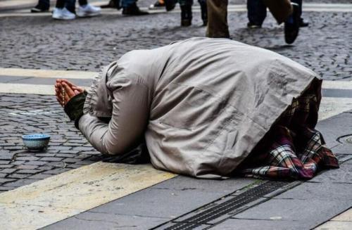 原创流浪的乞丐也可以免费旅游