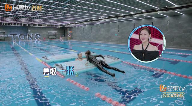 跟王大陆过于亲密被吐槽张天爱用一套潜水服拉回好感