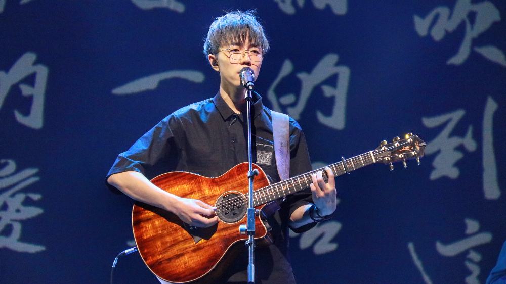 理想三旬为你而唱陈鸿宇唱响北京工人体育馆