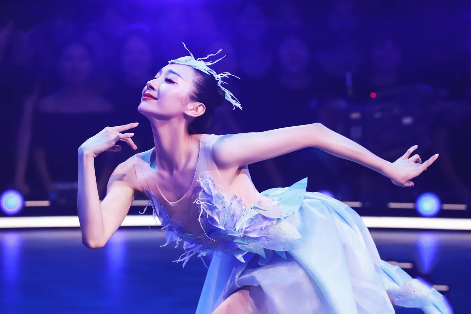 其实《舞蹈风暴》这个节目出现的恰到好处,可以说在