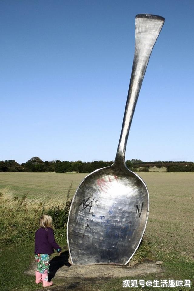 巨型叉子08sharthappens / i