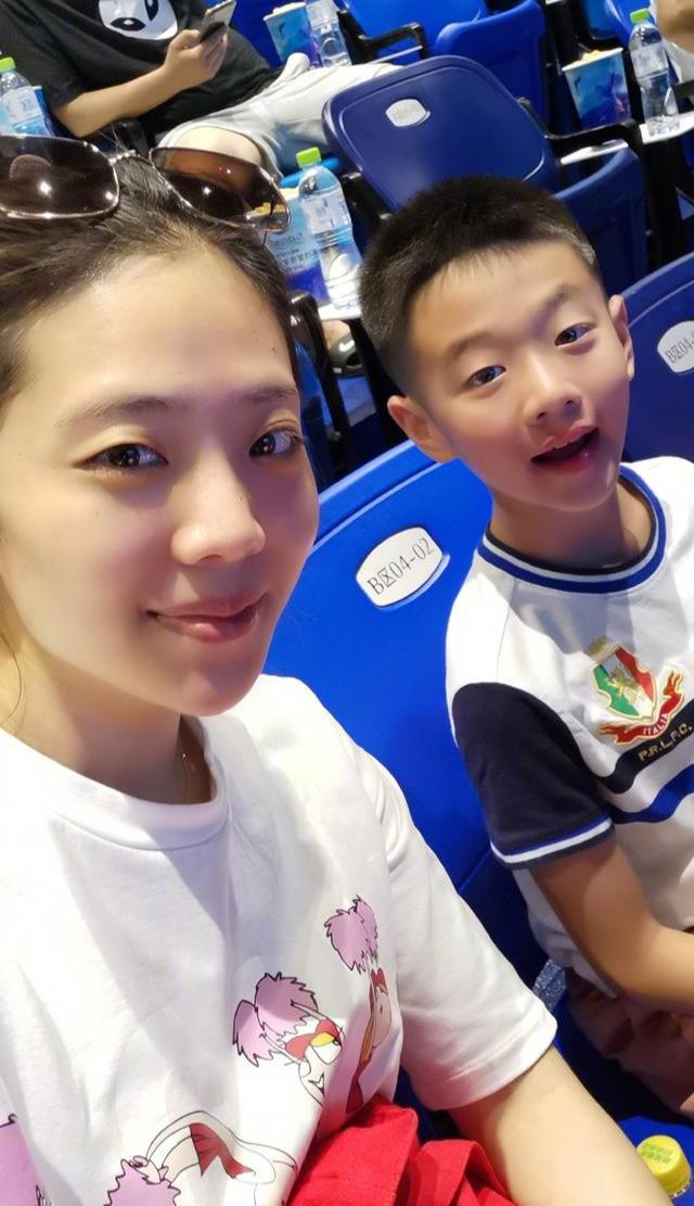 杨阳洋算《爸爸去哪儿》颜值最低吧,近照身高长相一点没传到杨云