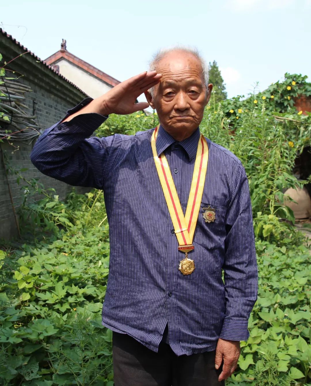 泰州有个"英雄家庭",父子三人同上战场,两人牺牲一人重伤……_朱永生